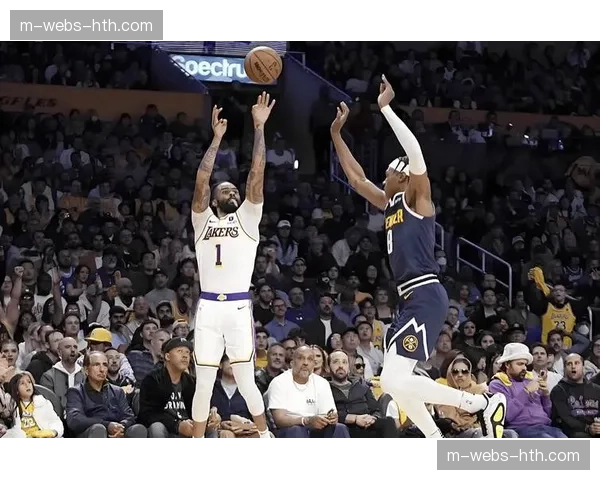 数据分析:湖人末节为何屡投不中?录像显示防守强度提升导致出手难度增加 数据分析:湖人末节为何屡投不中?录像显示防守强度提升导致出手难度增加